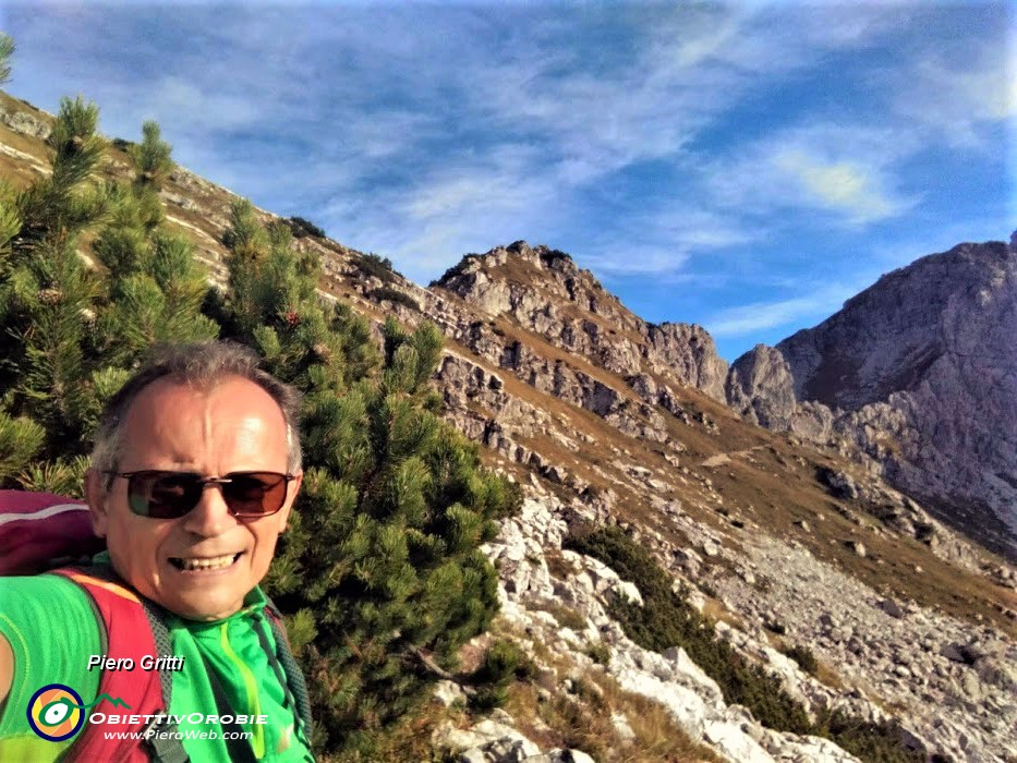 07 Scendendo dalla Bocchetta dei mughi ai Piani di Bobbio.jpg